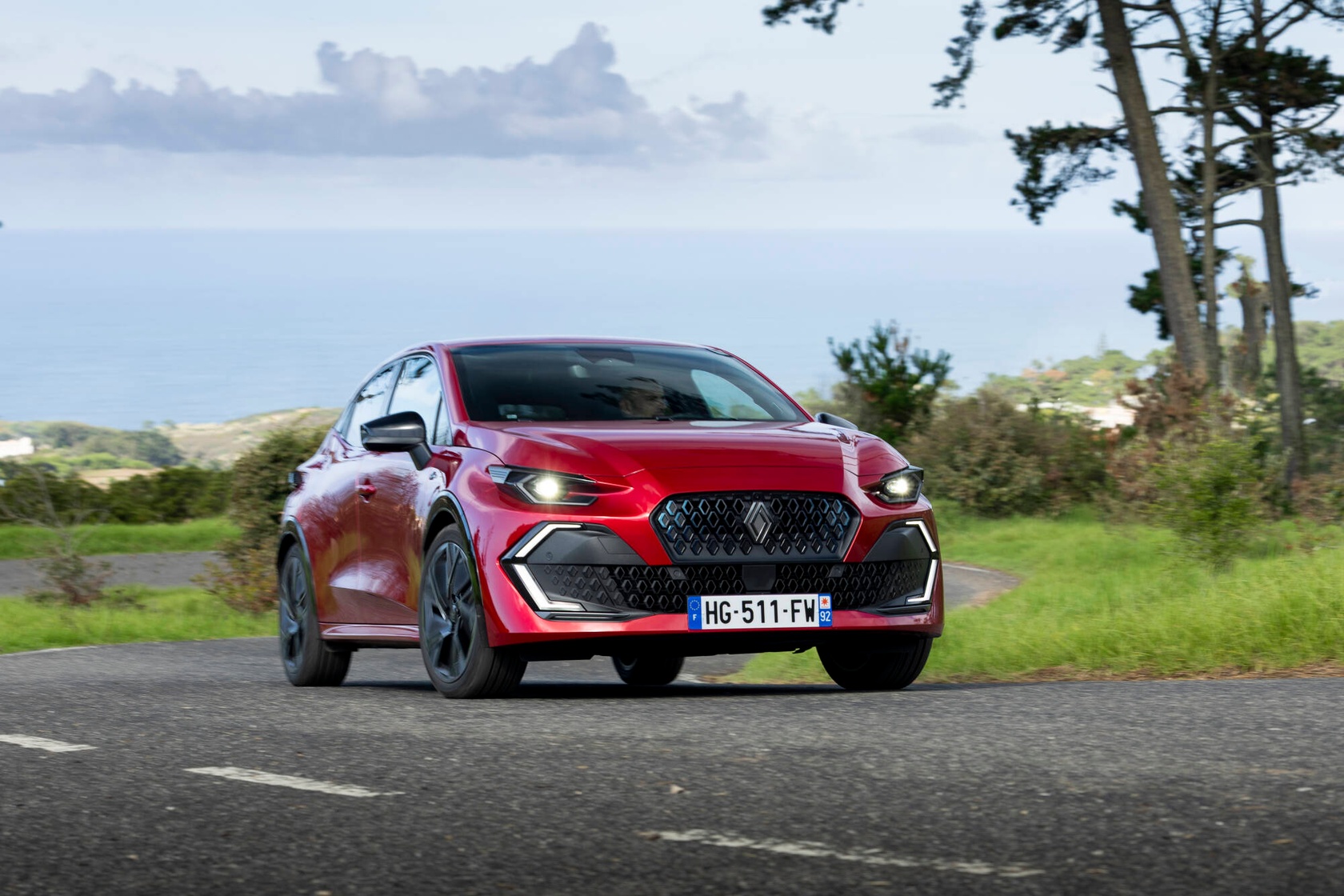 Novo Renault Clioaposta num design mais imponente e sofisticado