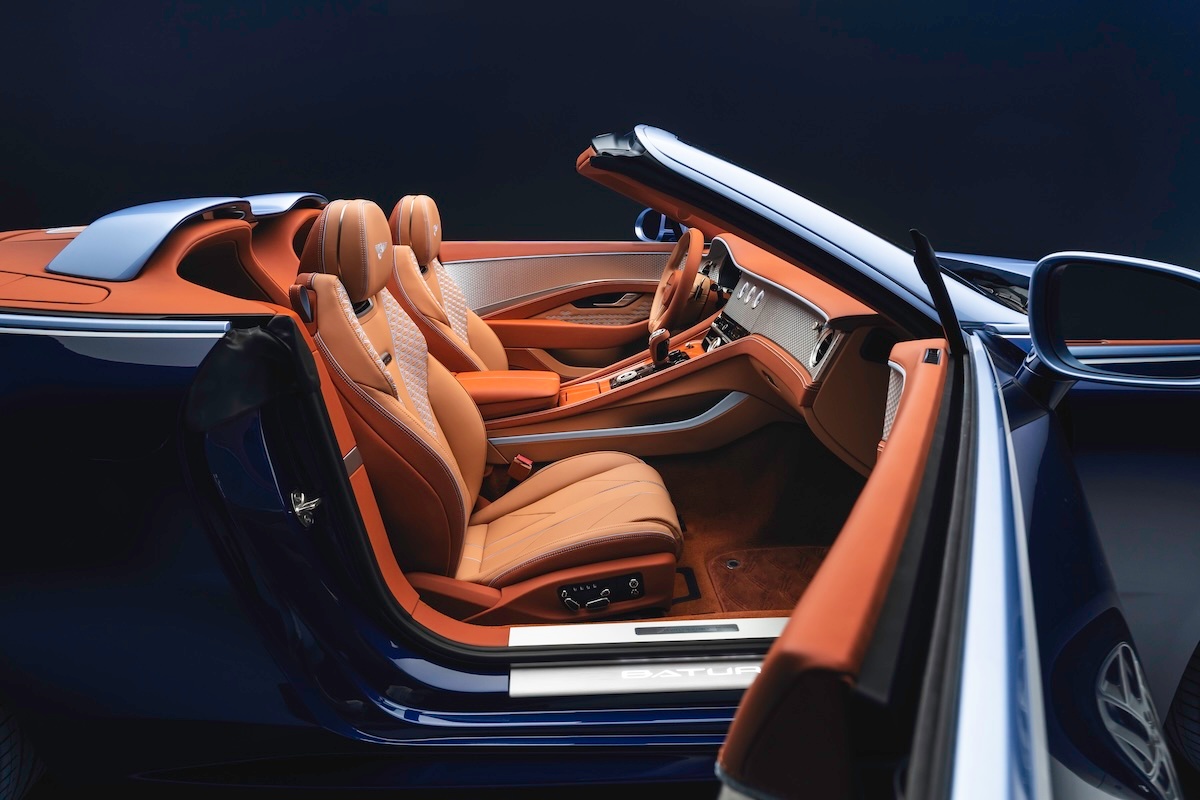 Bentley Batur lateral aberto