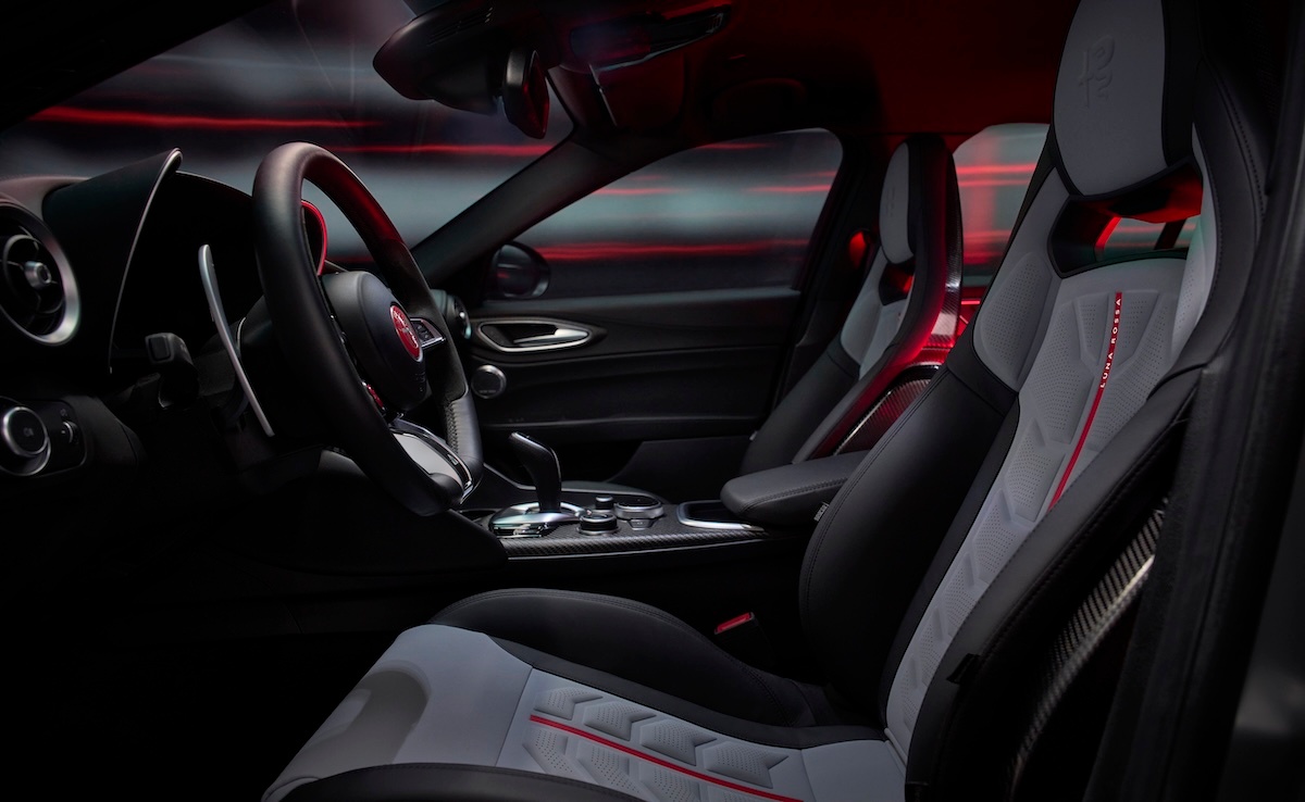 GiuliaQuadrifoglioLunaRossa interior