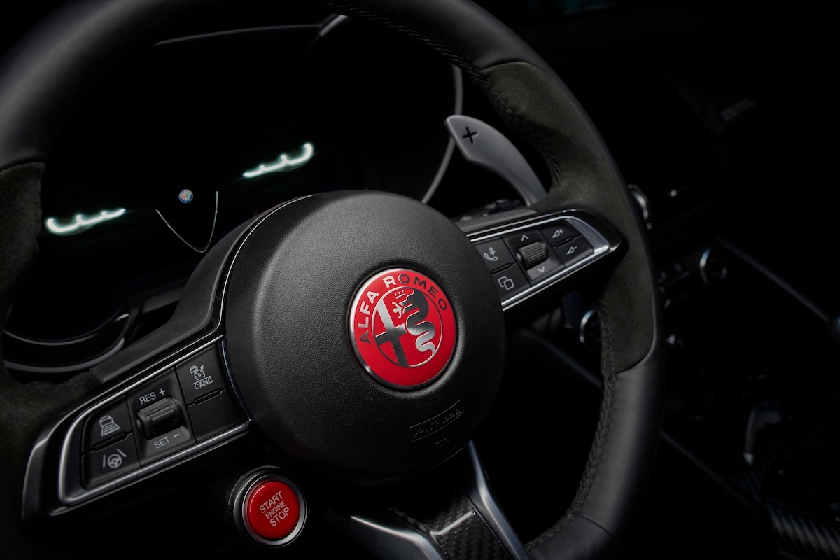 GiuliaQuadrifoglioLunaRossa volante