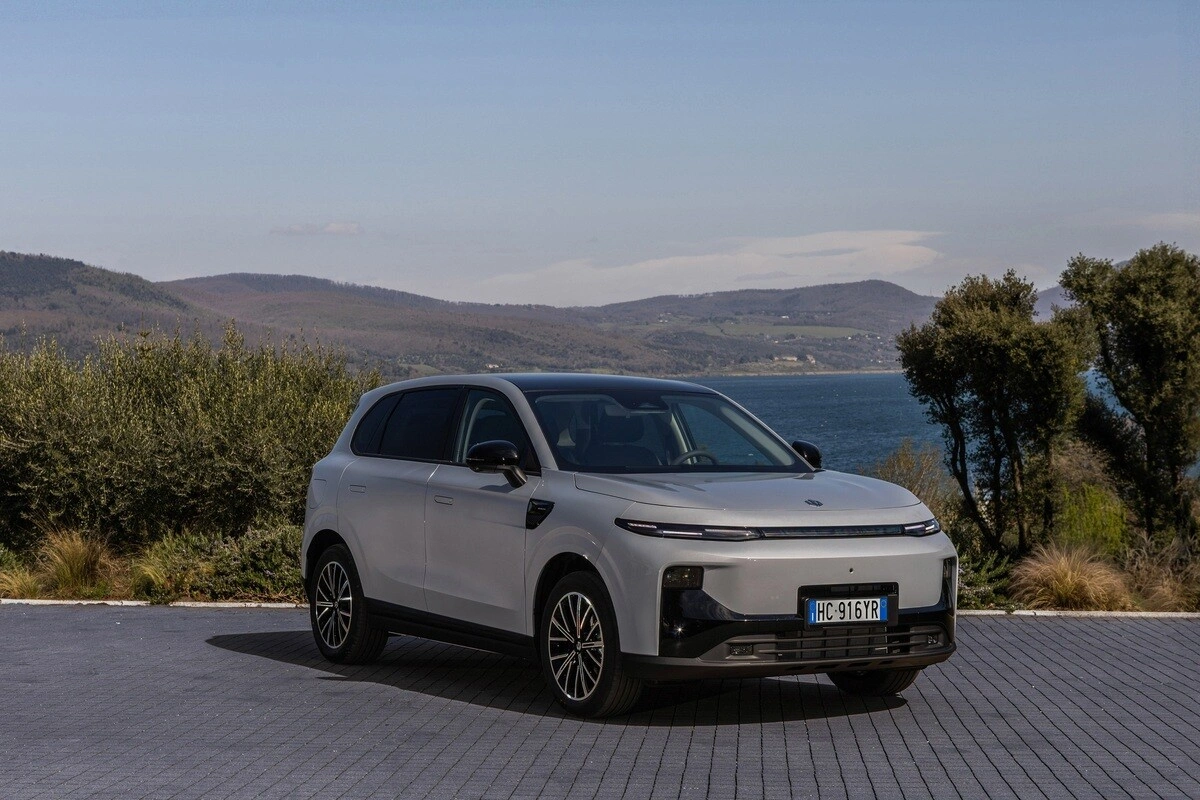 B10 REEV Hybrid alia eficiência elétrica a maior liberdade na estrada