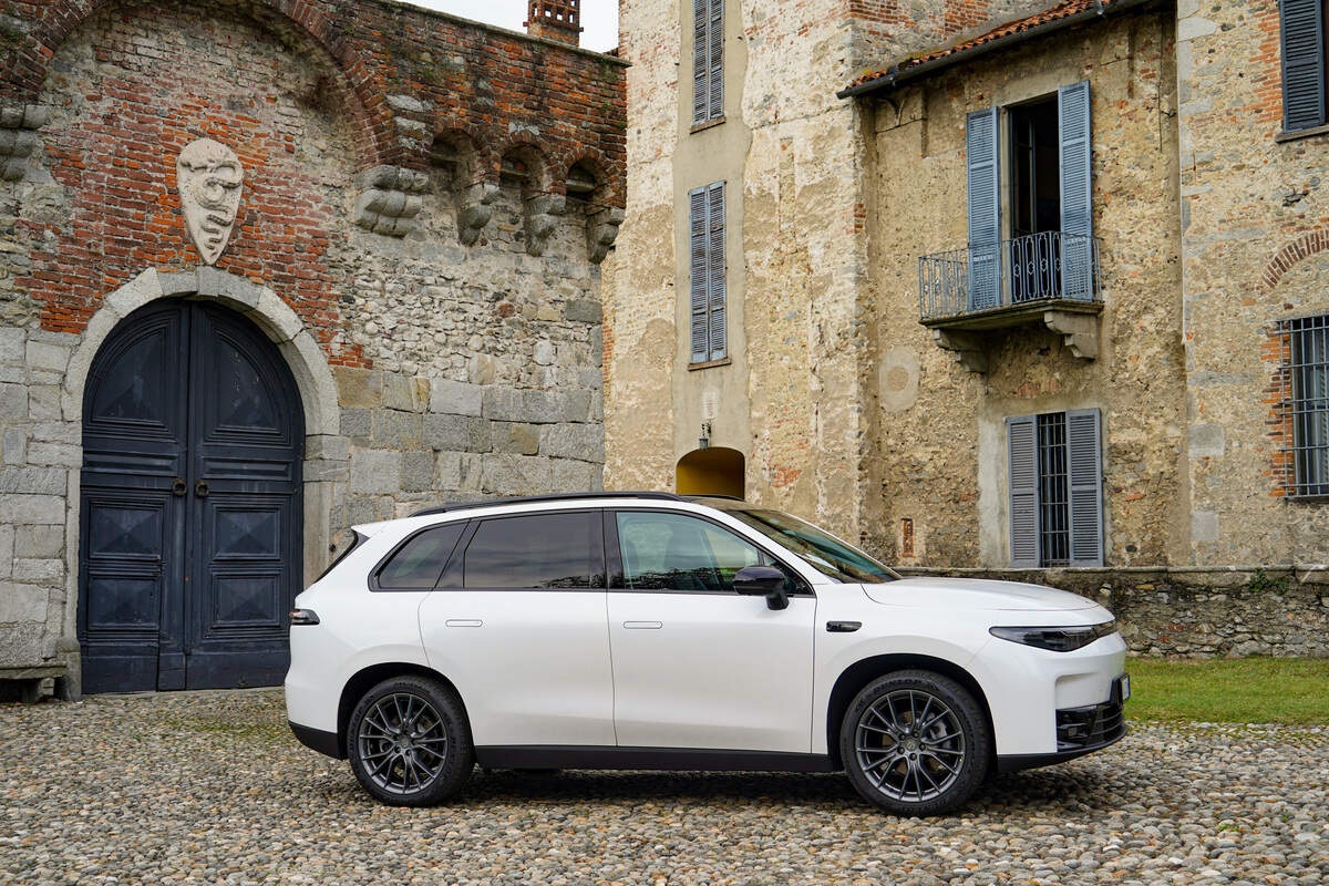 Leapmotor C10 SUV híbrido plug-in vista lateral