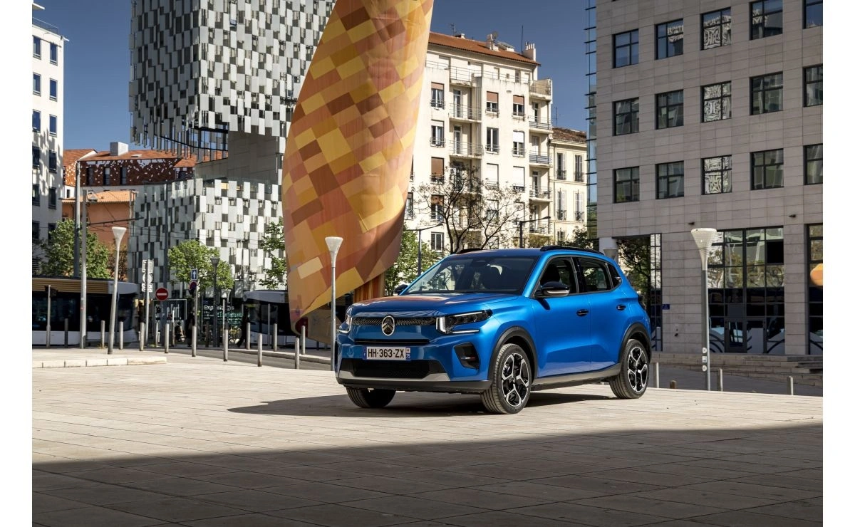 Citroën ë-C3 Autonomia Urbana vista frontal em ambiente urbano em Portugal