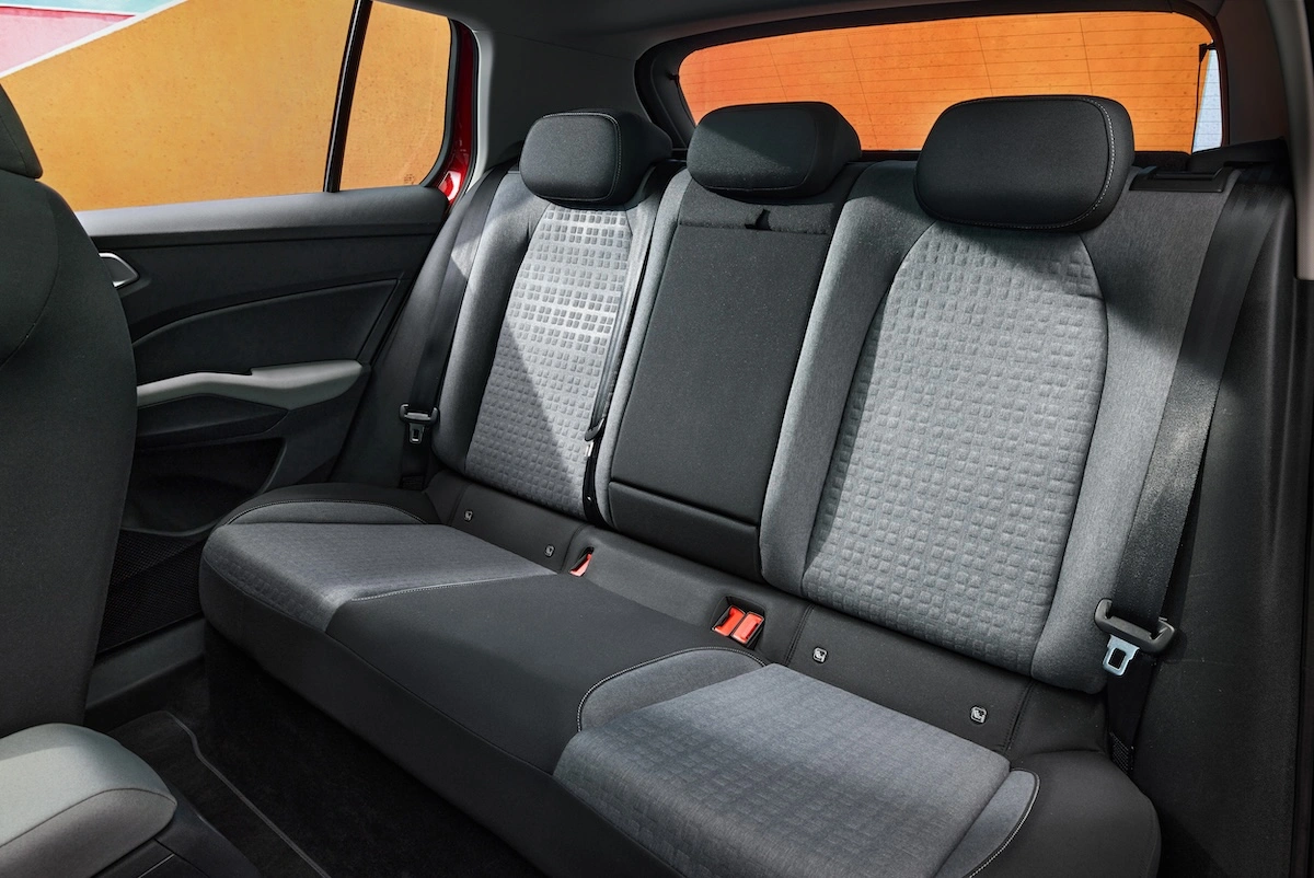 Skoda Epiq de frente com destaque para os novos faróis LED