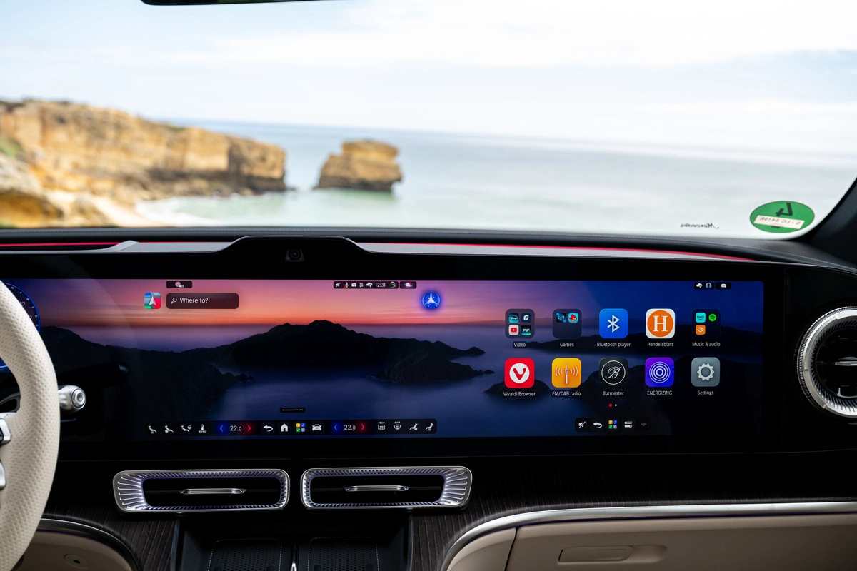 MBUX Hyperscreen do Mercedes GLC elétrico integra navegação, multimédia e assistente com IA