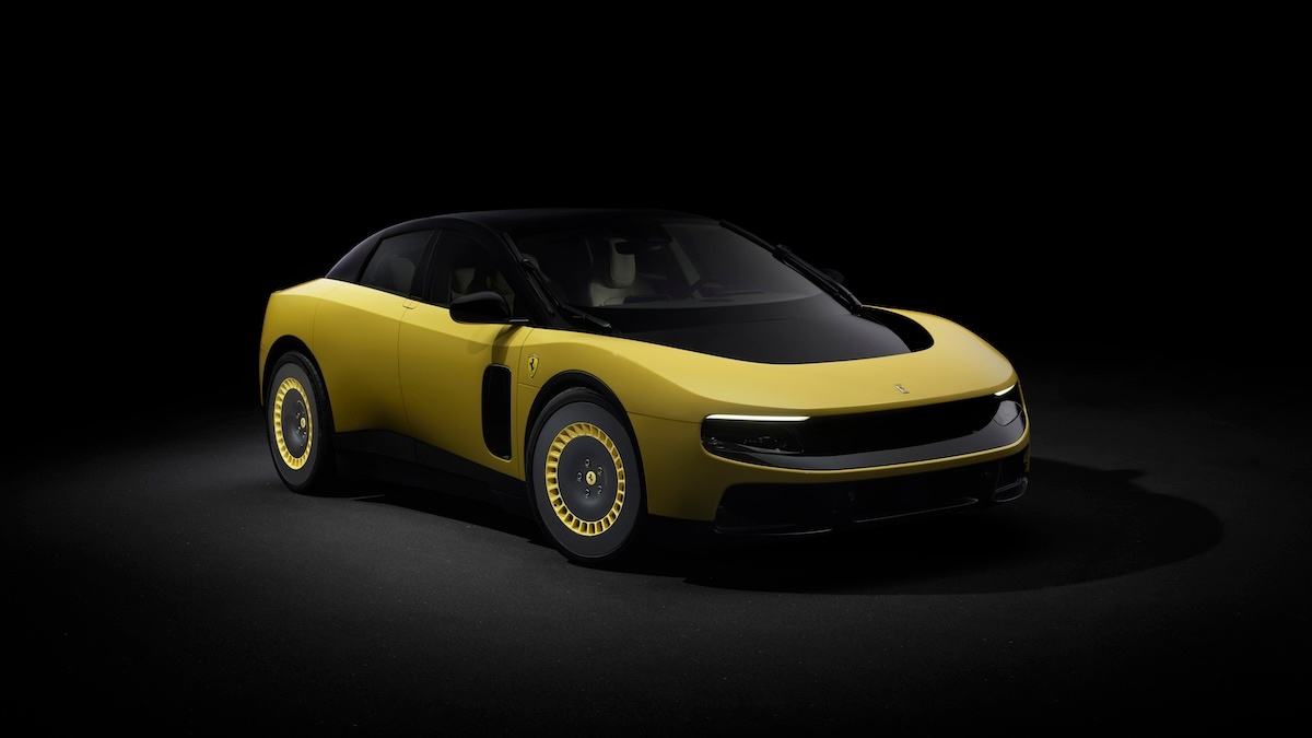 Novo ferrari eletrico luce amarelo