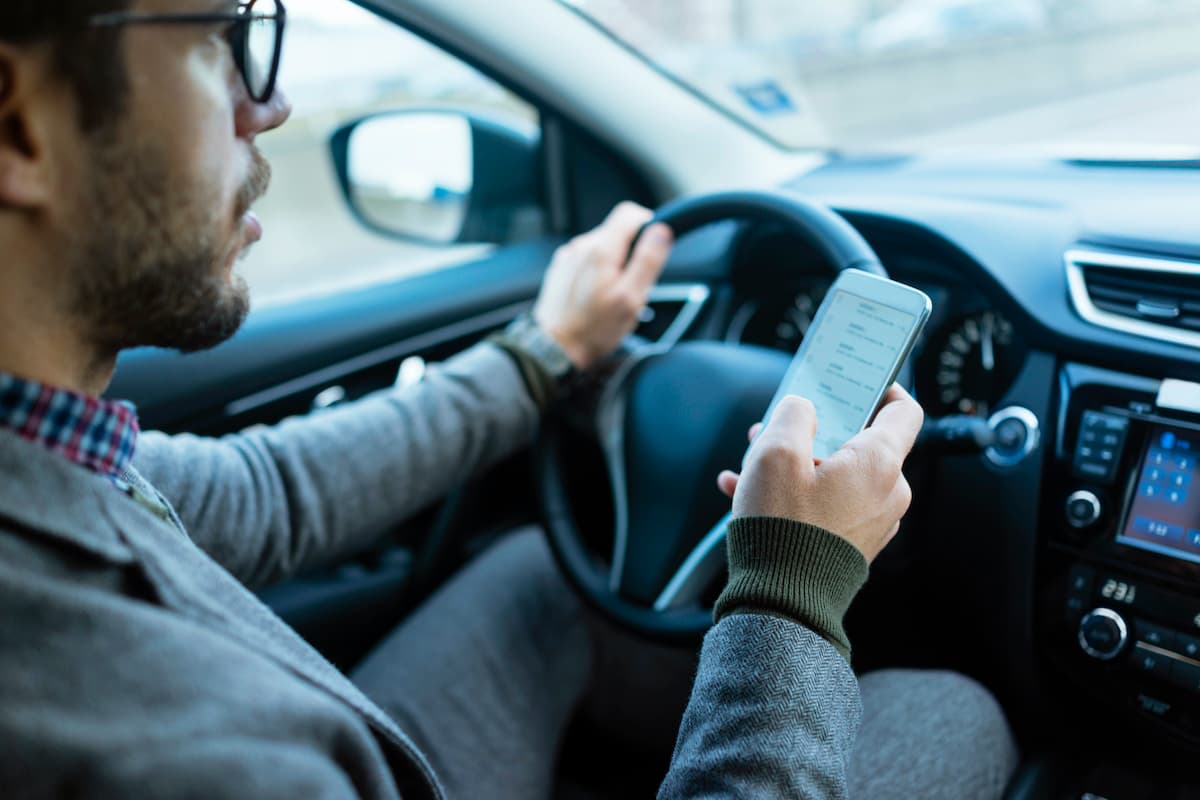 Autoridades campanha ao volante telemóvel pode esperar