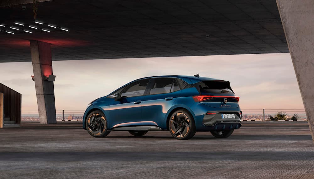 5 carros desportivos elétricos novos