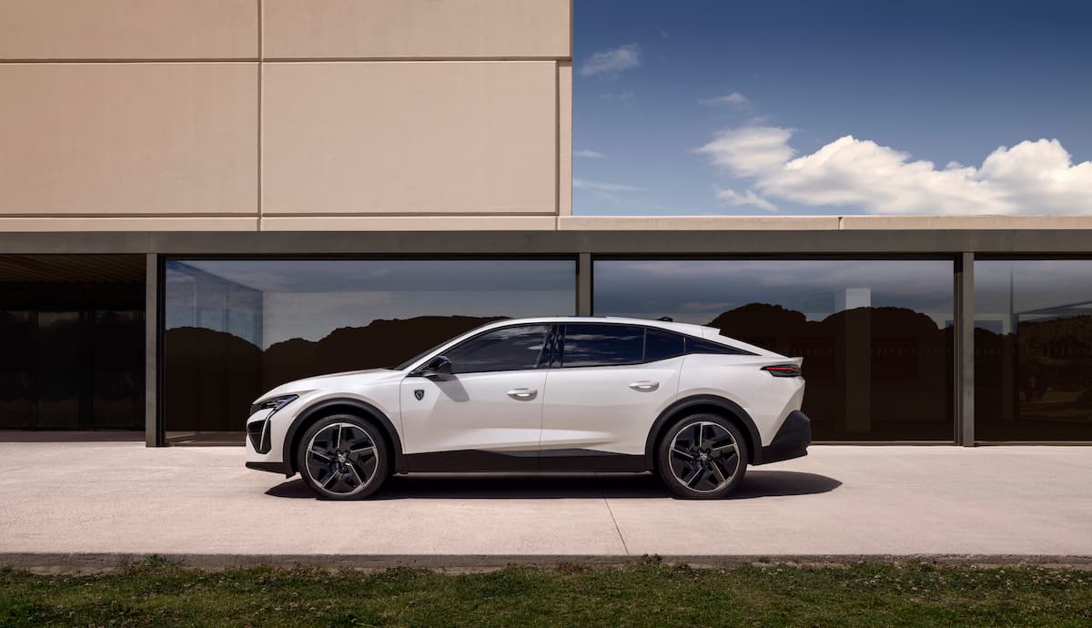 Peugeot E-408 fastback