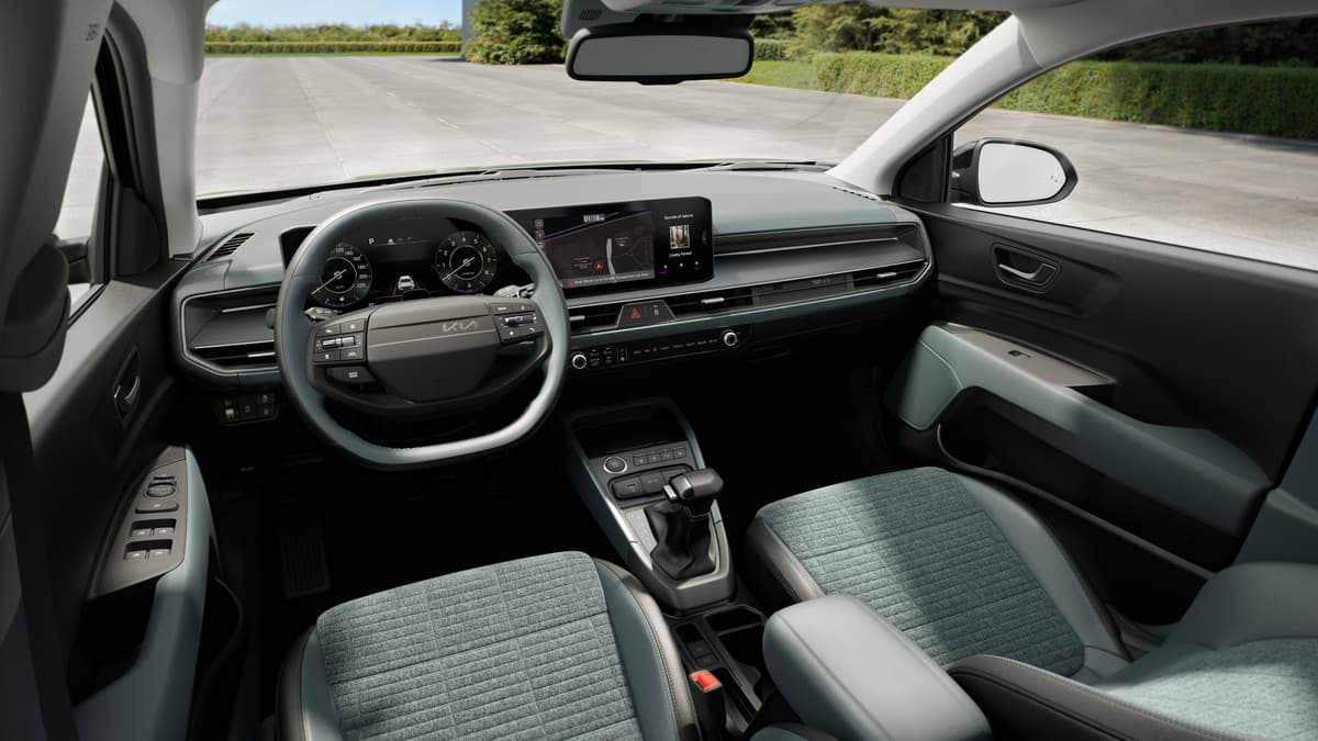 Interior do Kia Stonic 2025 com novo cockpit digital