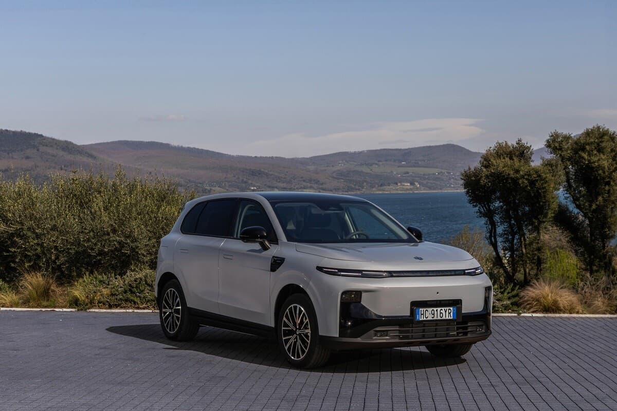 B10 REEV Hybrid alia eficiência elétrica a maior liberdade na estrada