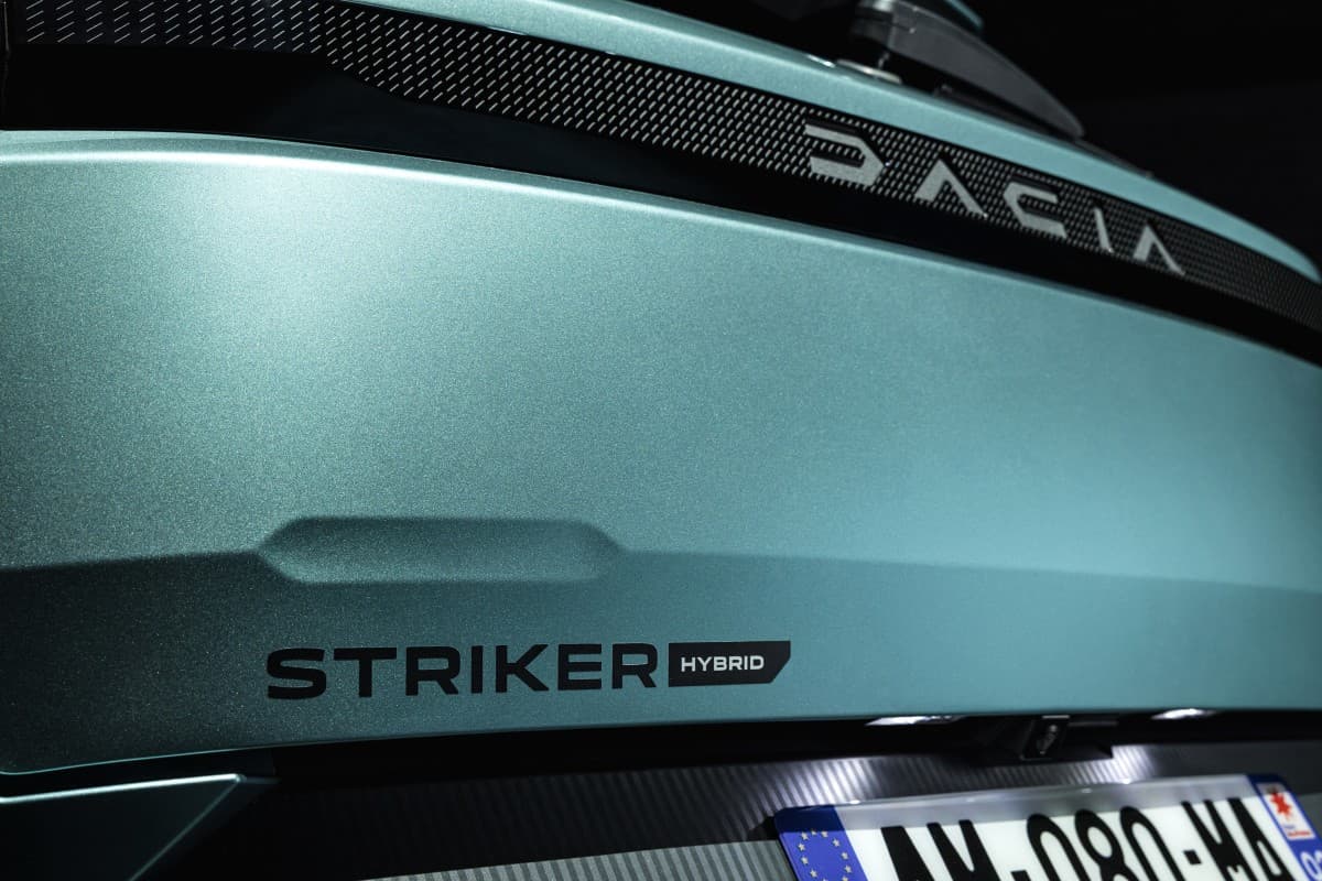O striker chega com uma gama de motorizações eletrificadas dentro da estratégia multi energia da dacia