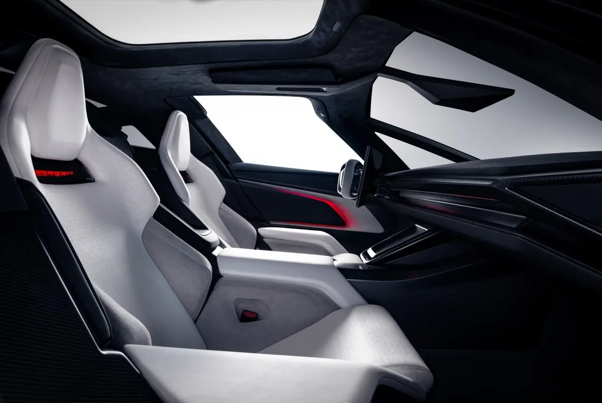 comparação visual entre o Tesla Roadster 2008 e o novo modelo 2025
