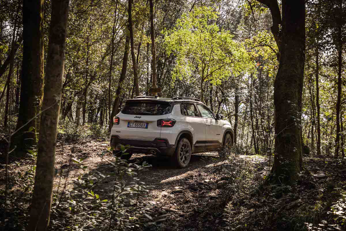 Jeep Avenger 4xe traseiro