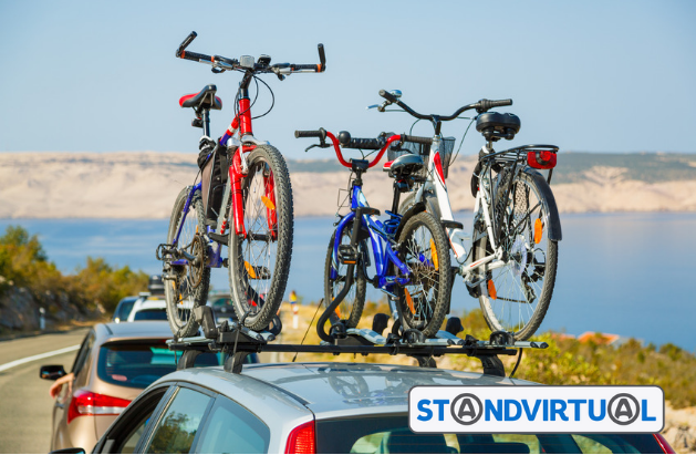 bicicletas no exterior do carro