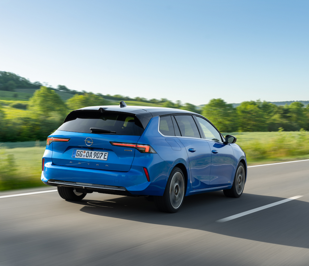opel astra sports tourer hibrida