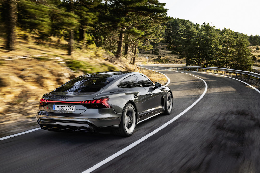 Os 5 carros elétricos que carregam mais rapidamente