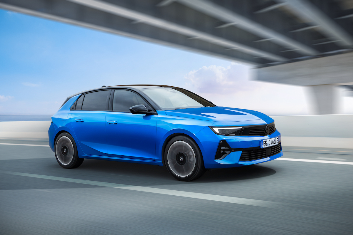 Opel Astra Electric lado
