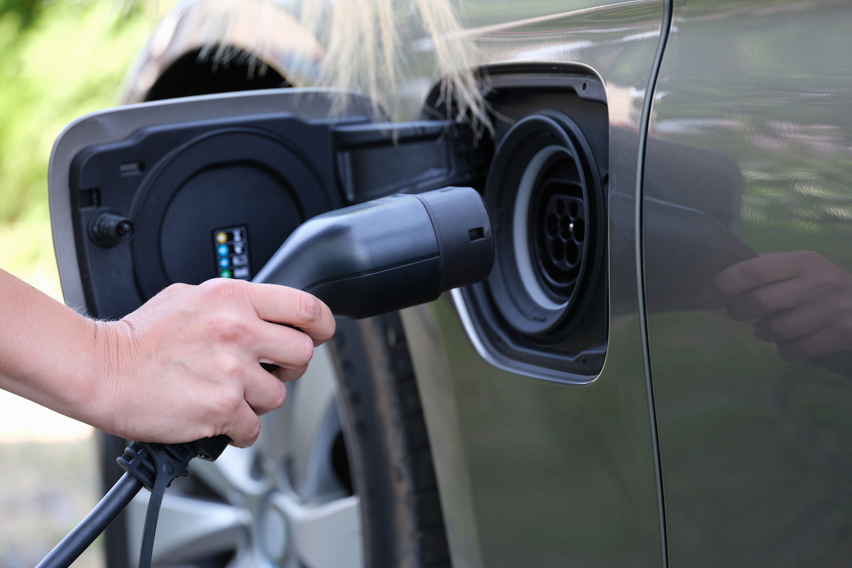 Como escolher o carregador adequado para o seu carro elétrico