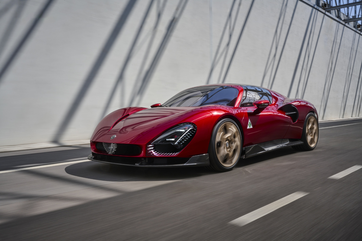 Novo Alfa Romeo 33 Stradale Standvirtual