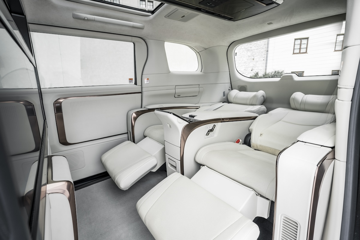 Lexus LM 350h bancos
