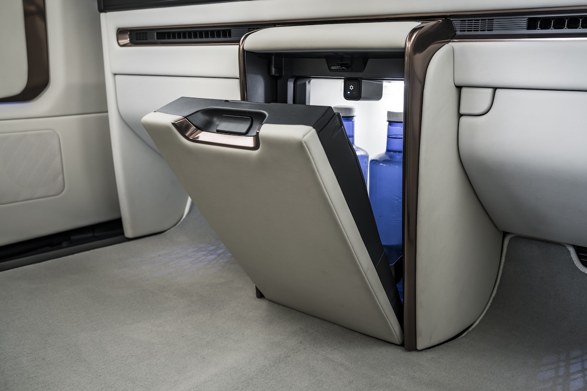 Lexus LM 350h interior