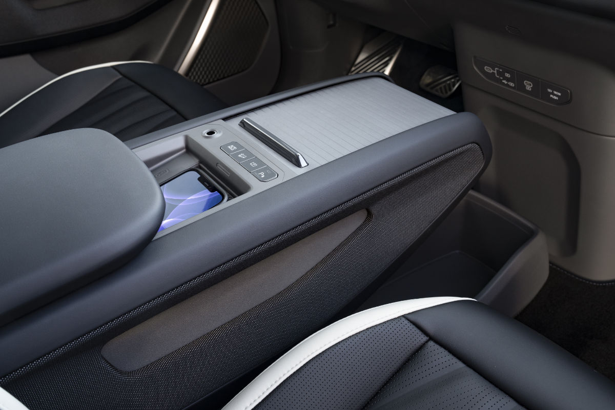 KIA EV9 carregamento indução smarthphone