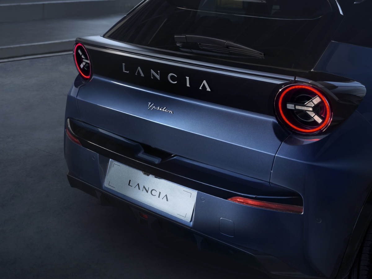 Novo Lancia Ypsilon traseira