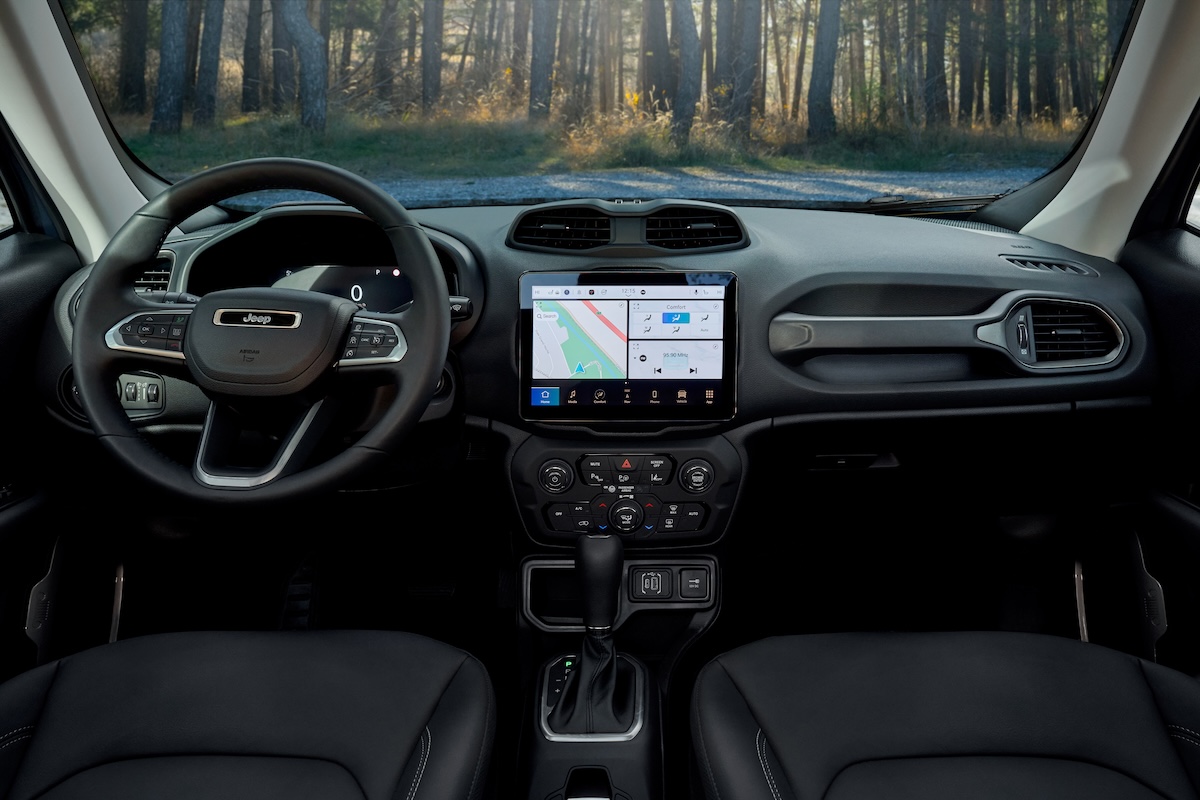 Jeep Renegade 2024 cockpit