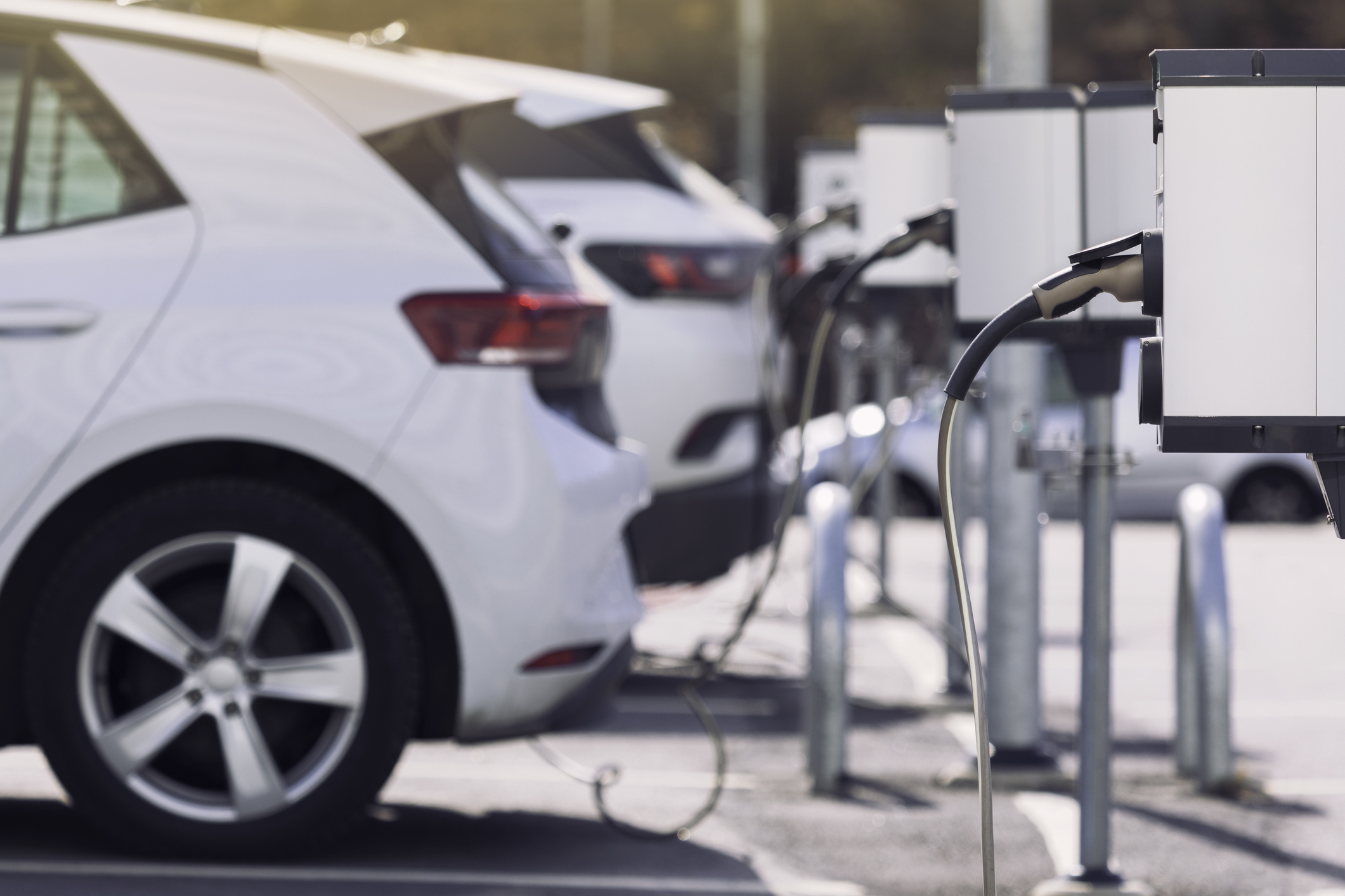 carros elétricos a carregar