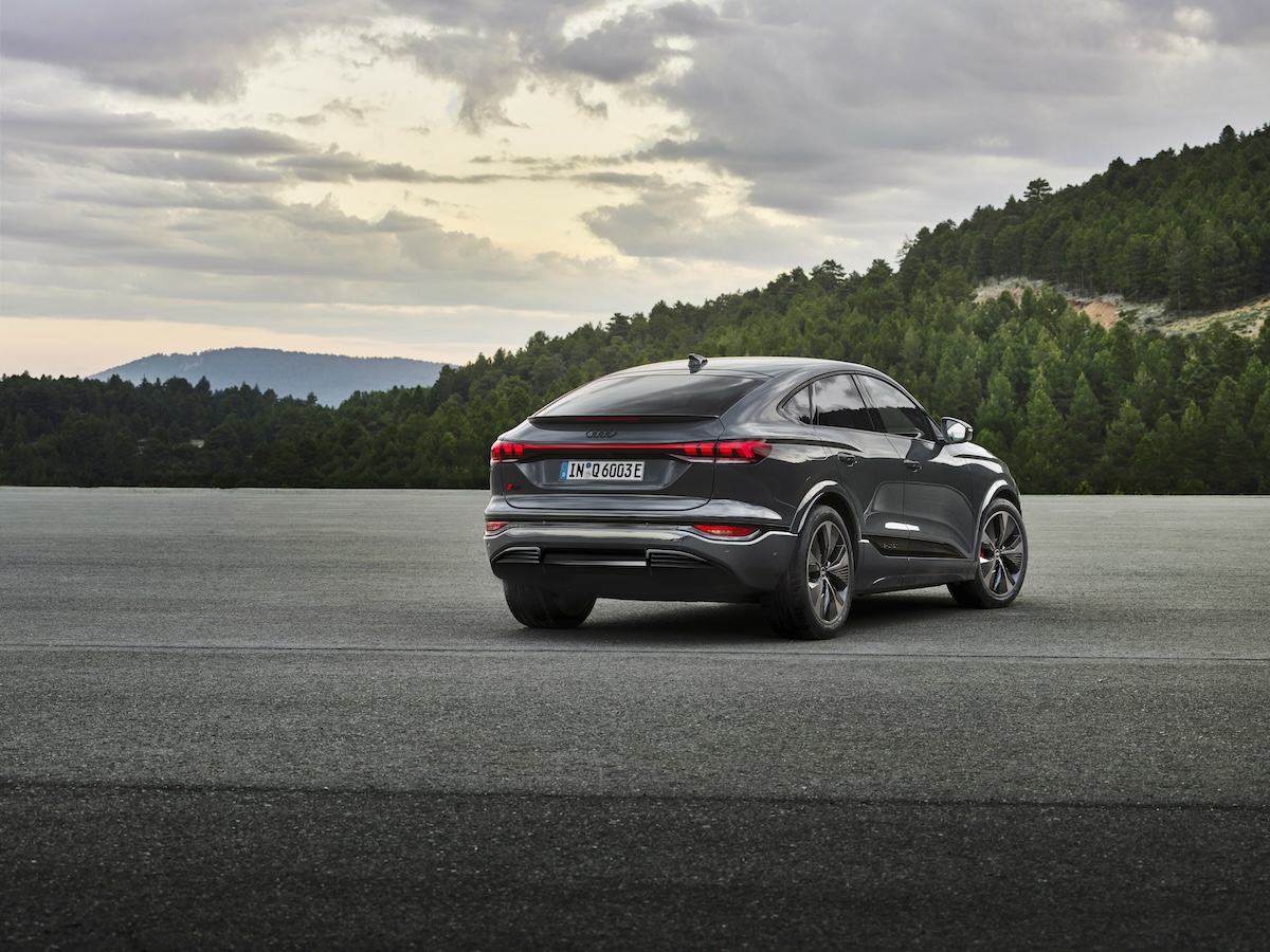 Novo Audi Q6 Sportback e-tron traseira