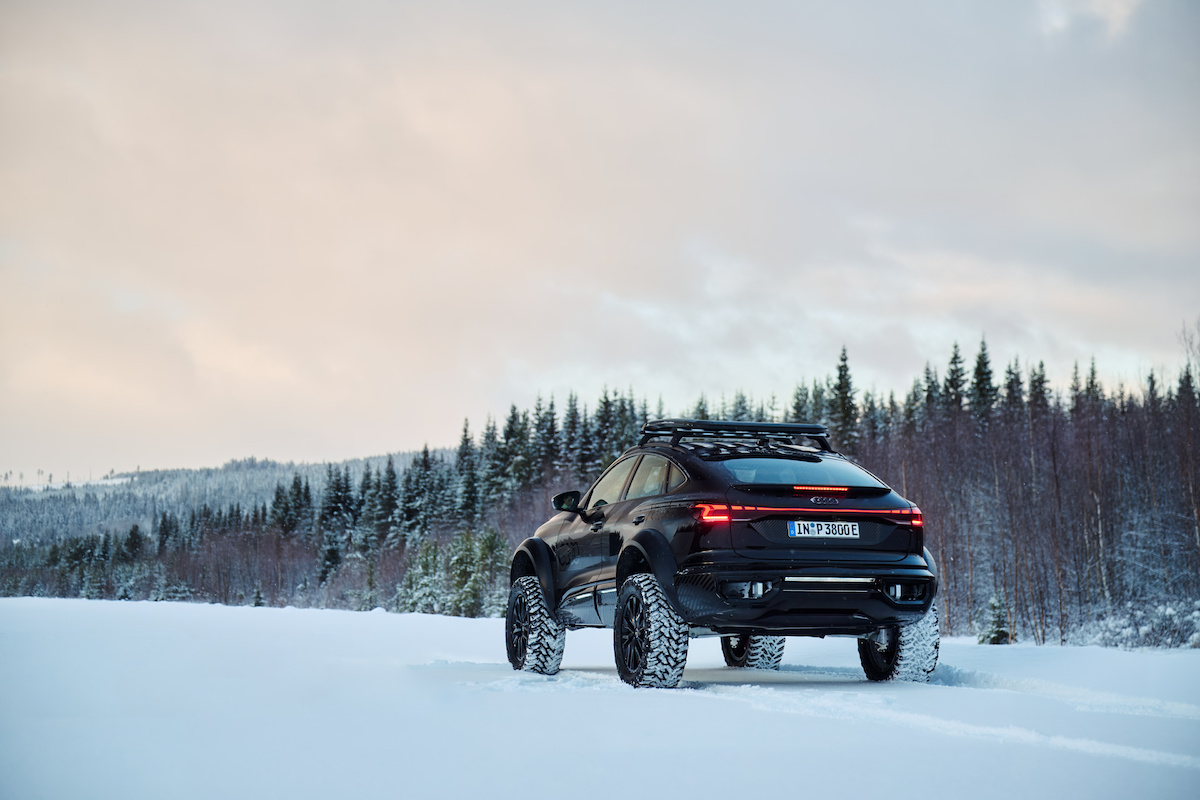 Audi Q6 e-tron offroad atras