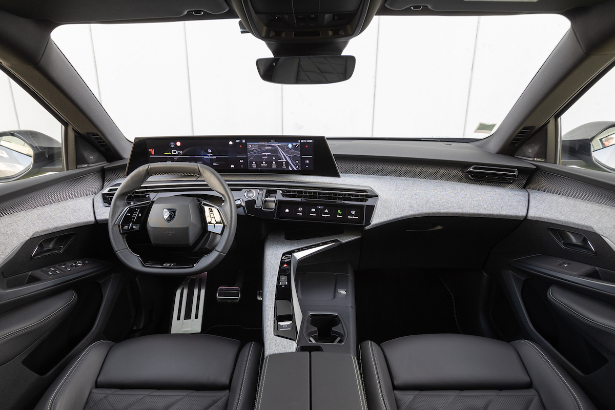Peugeot E-3008 interior
