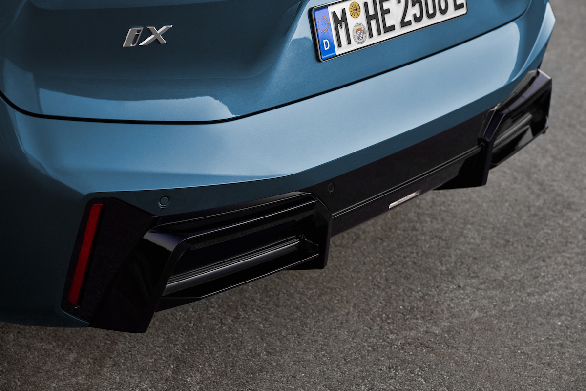 design exterior bmw ix artic race blue metallic