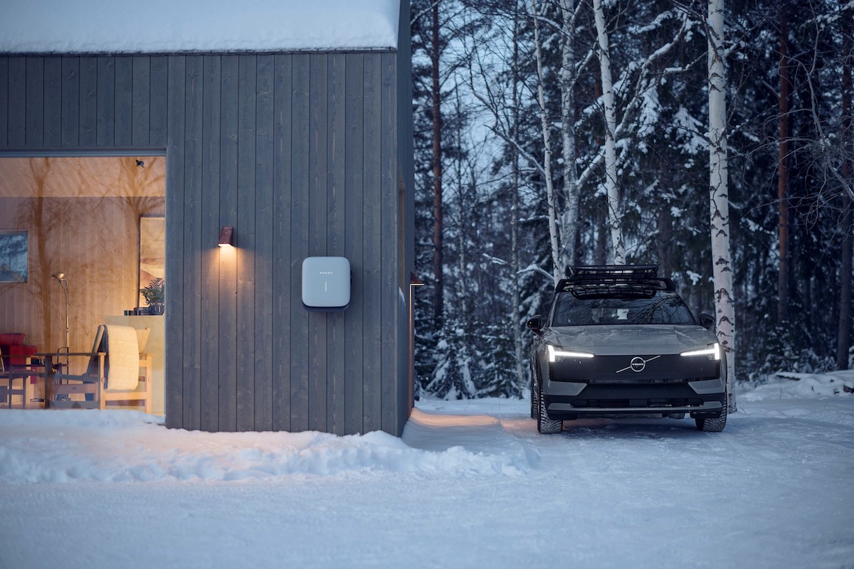 Volvo EX30 Cross Country SUV