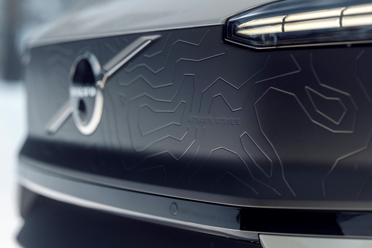Volvo EX30 Cross Country exterior design frente