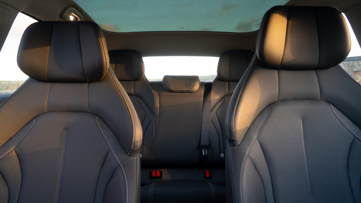 Forthing S7 interior bancos