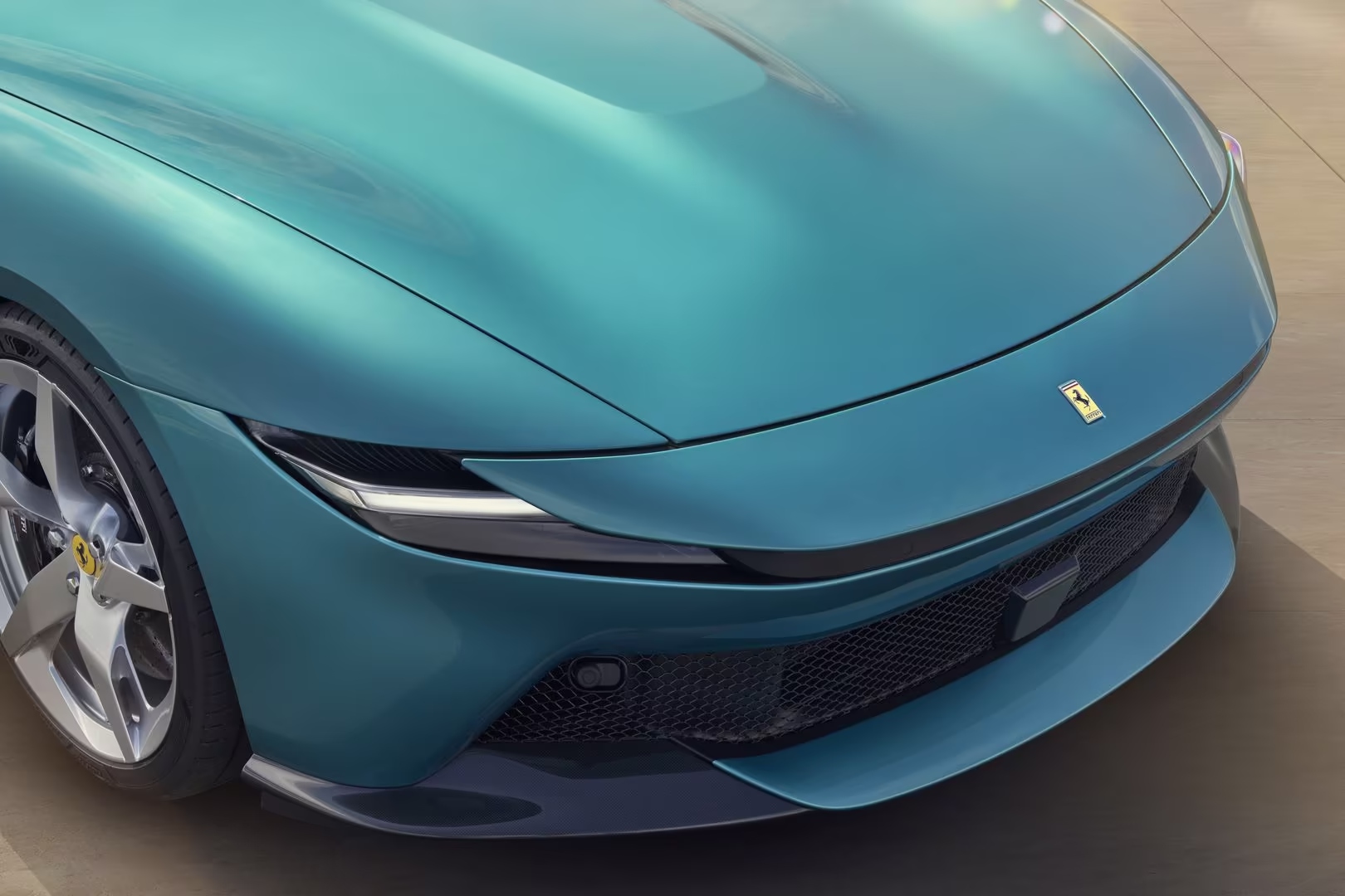 Novo Ferrari Amalfi Standvirtual luzes