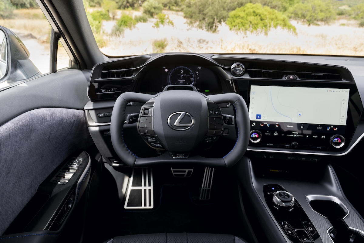 Novo Lexus volante One Motion Grip