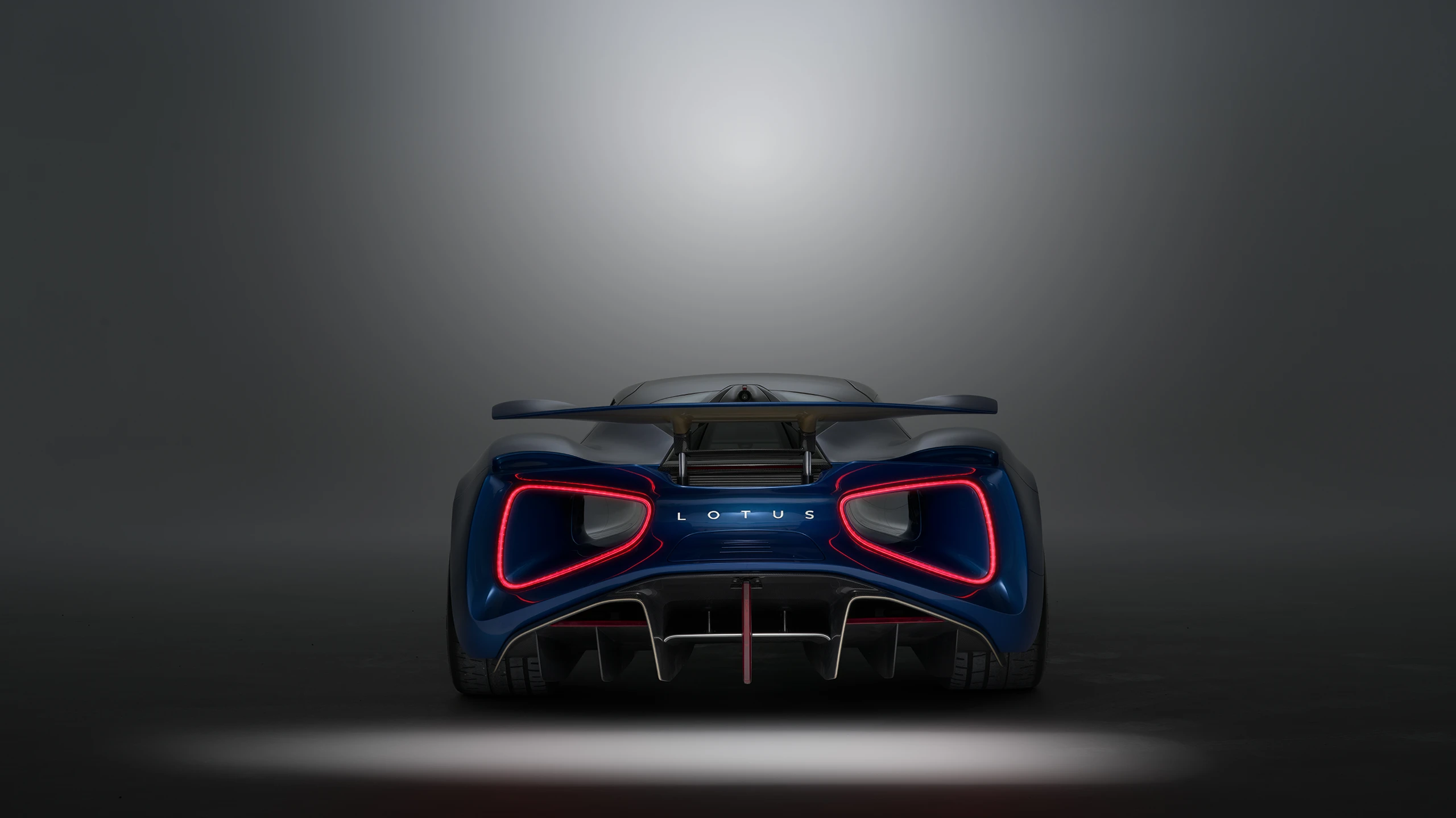 Lotus Evija azul traseira