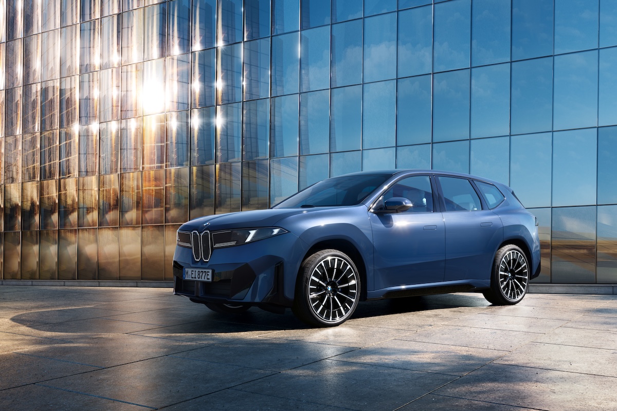 Novo BMW iX3 lateral