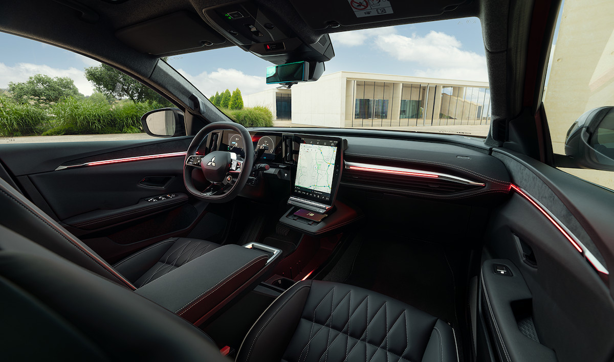 Novo Mitsubishi Eclipse Cross EV interior tecnologia