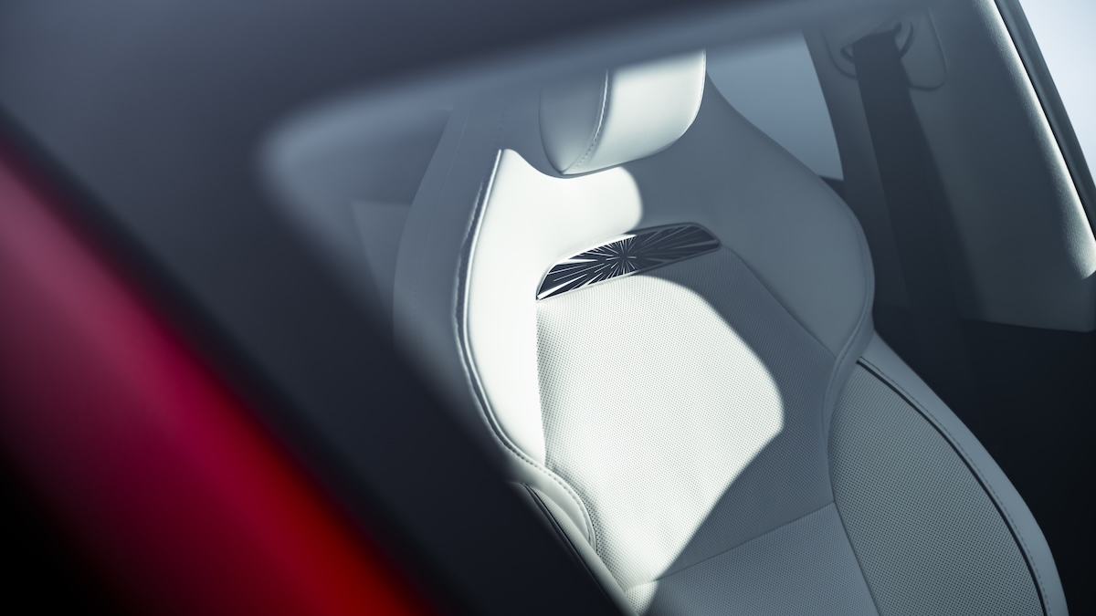 Novo Tesla Model Y Performance pormenor interior