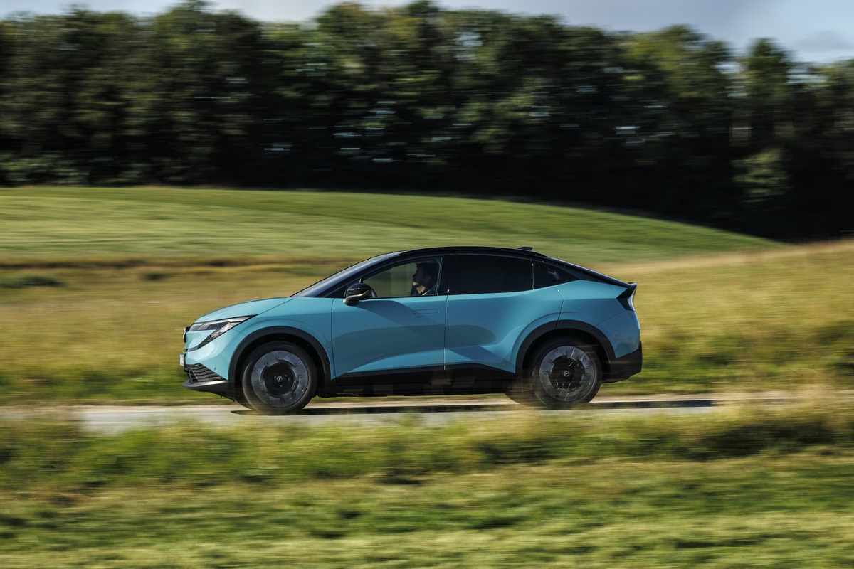 Novo-Nissan-LEAF-lateral