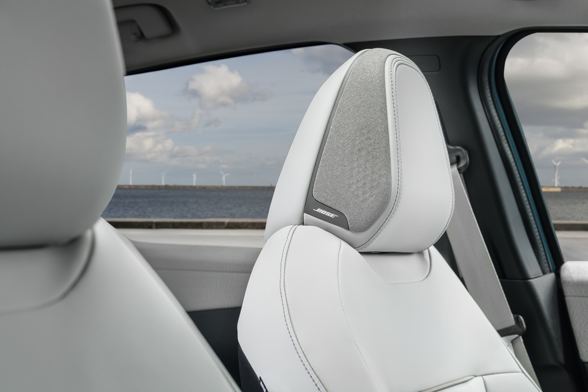 Novo-Nissan-LEAF-som-bose