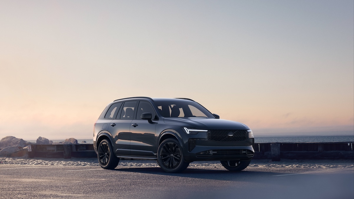 Volvo XC90 Black Edition frente lateral
