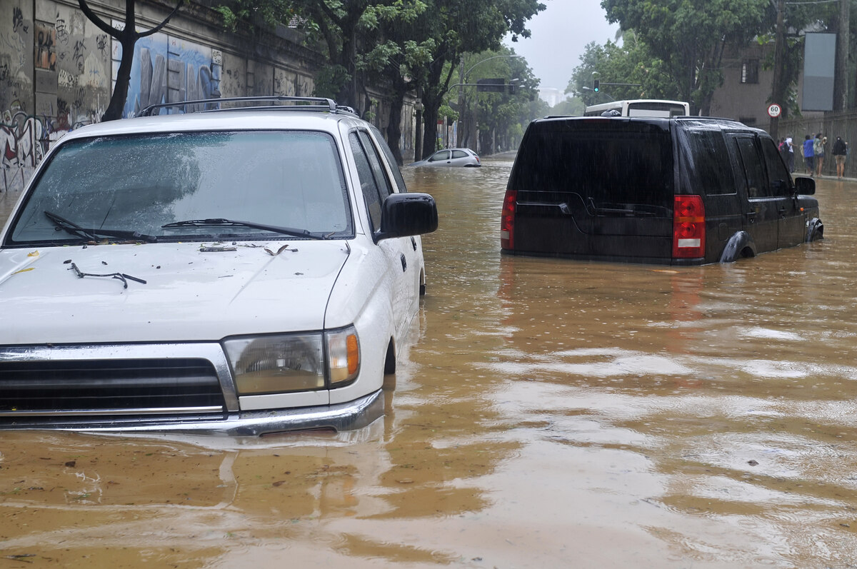 carros inundados depressão cláudia