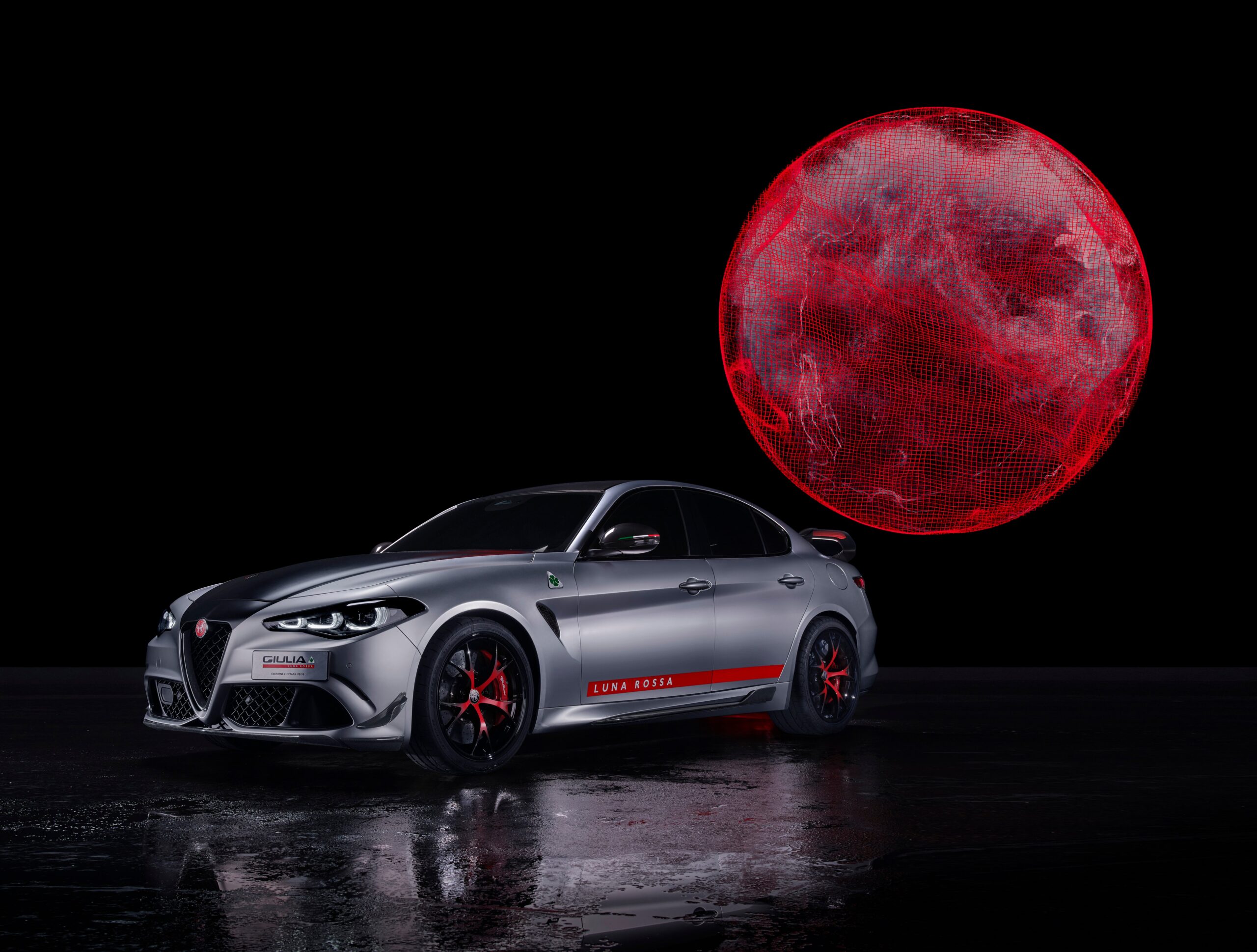 Alfa Romeo Giulia Quadrifoglio Luna Rossa com pintura iridescente exclusiva
