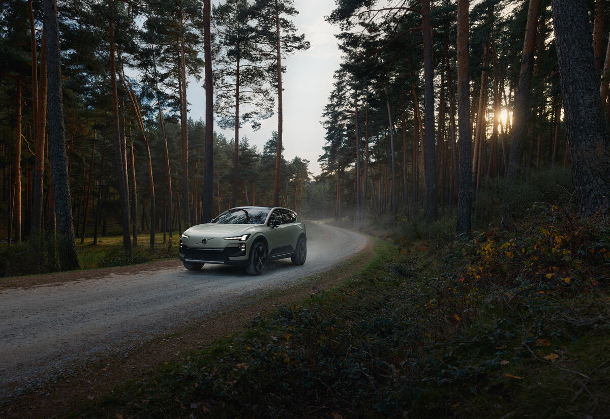 Autonomia até 600 km posiciona o Volvo EX60 para cidade e longas distâncias