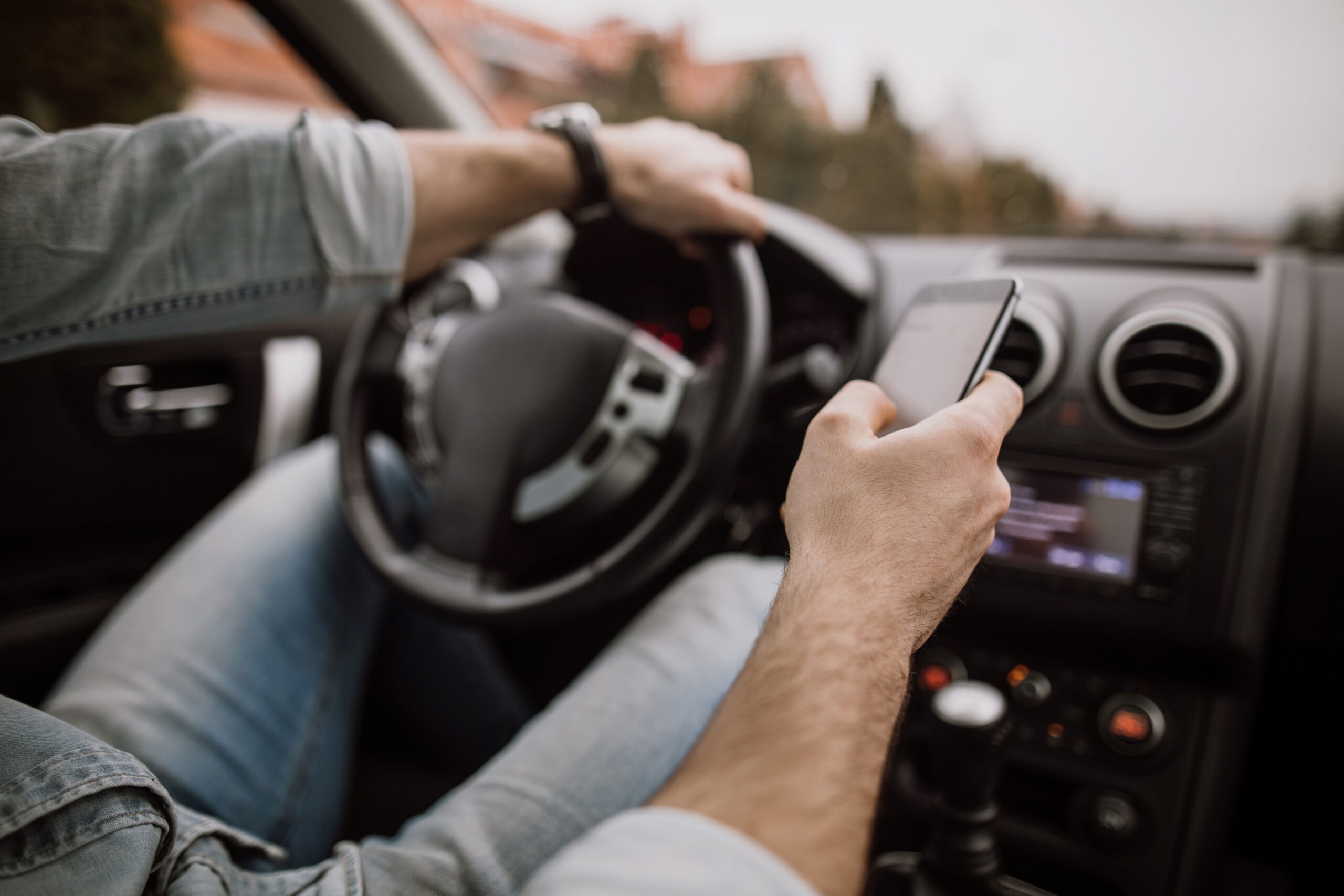 Distrações ao volante causaram mais de 12 mil acidentes